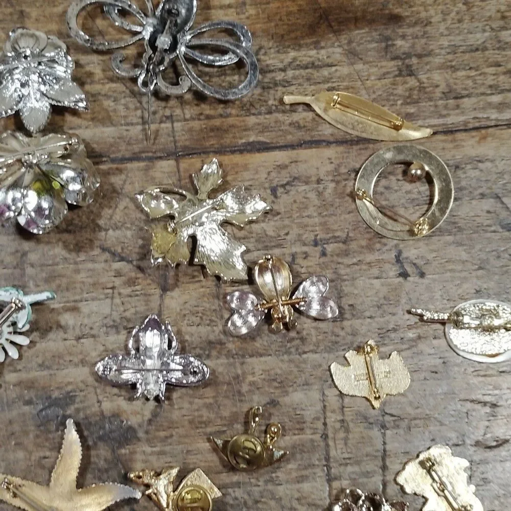 Lot 25 Floral Starfish Bee Brooch Pin Metal Rhinestone Multicolor Vintage Leaf
